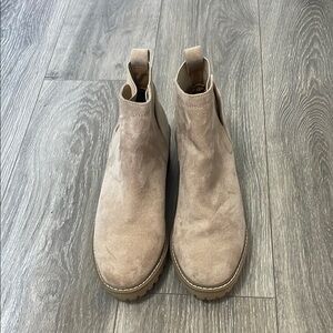 Women suede boots